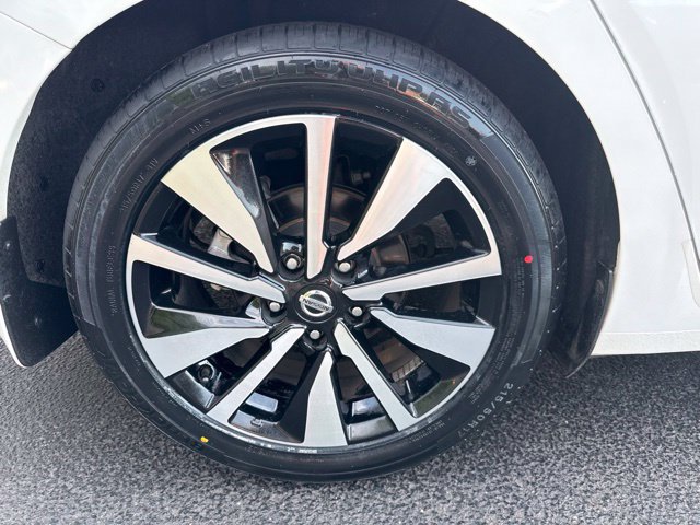 Used 2023 Nissan Sentra SV w/ SV Premium Package FWD image 11