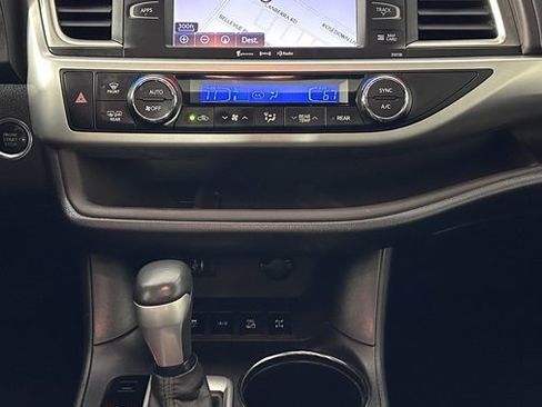 Used 2016 Toyota Highlander XLE image 19