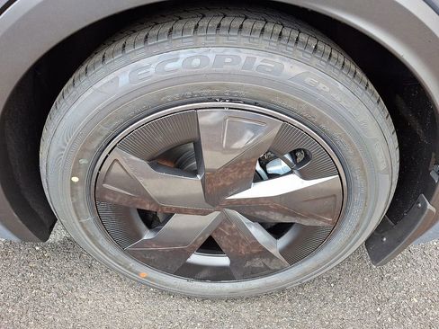 New 2026 Toyota Prius Plug-In Hybrid image 5