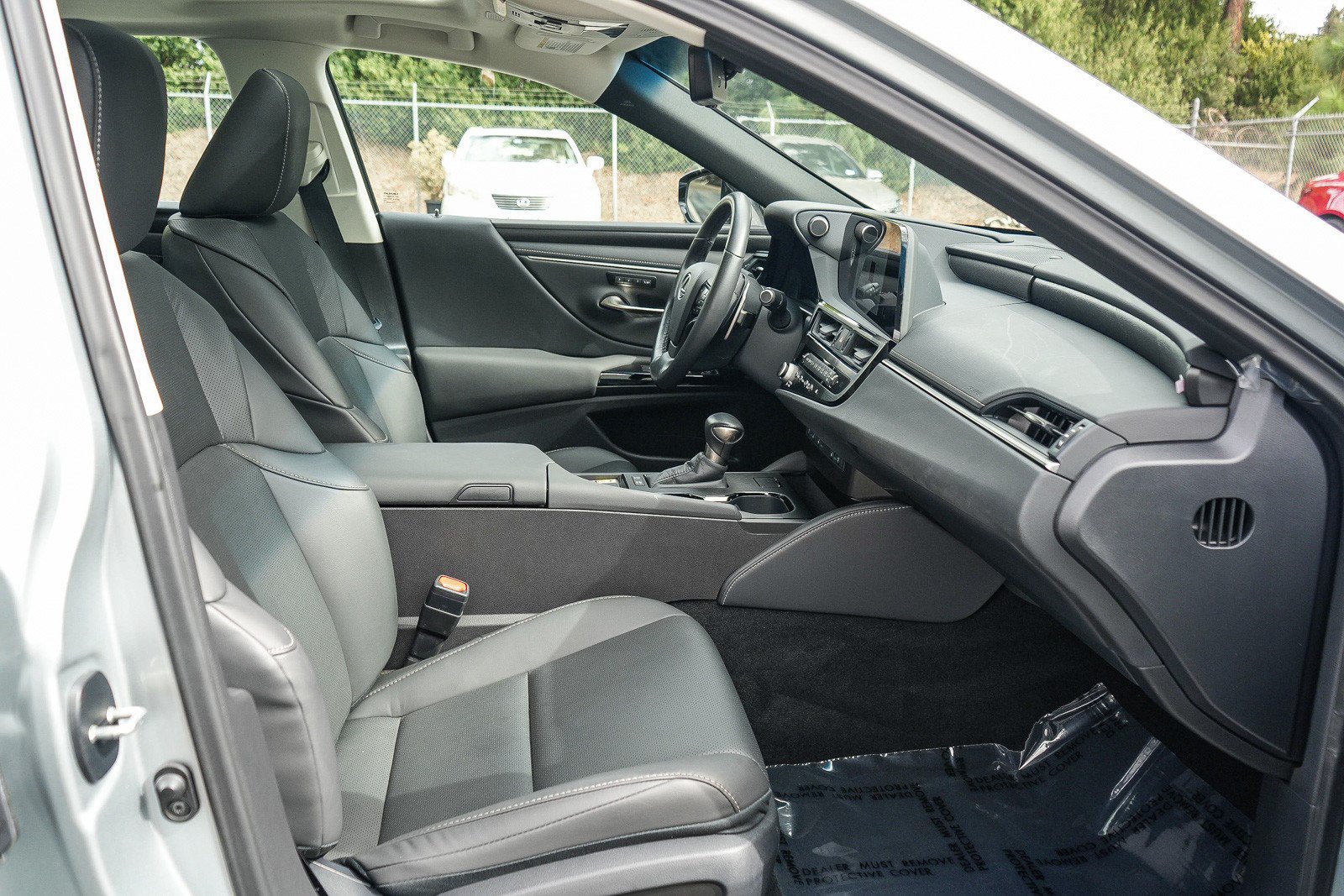 Used 2025 Lexus ES 300h w/ Premium Package FWD image 16