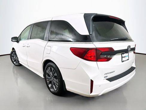 New 2026 Honda Odyssey Touring image 5