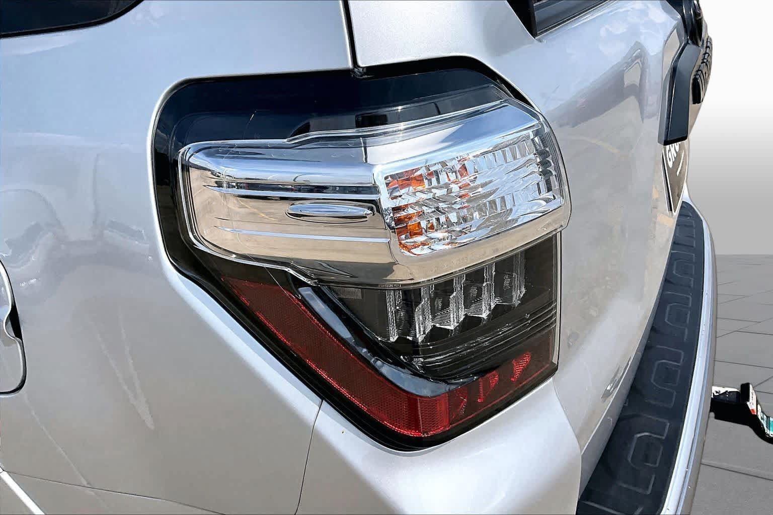 Used 2022 Toyota 4Runner TRD Off-Road Premium w/ TRD Black Wheel Package (TMS) AWD/4WD image 28