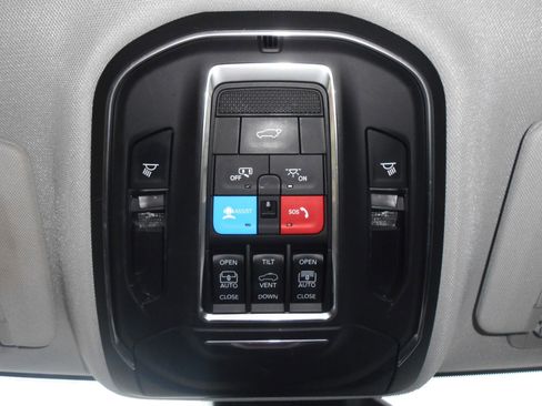 Certified 2023 Jeep Grand Cherokee Limited AWD/4WD image 19