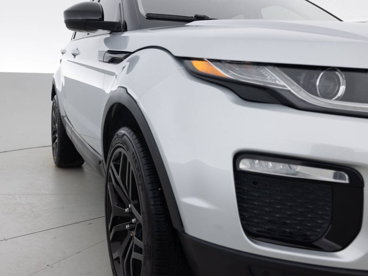 Used 2017 Land Rover Range Rover Evoque SE AWD/4WD image 11