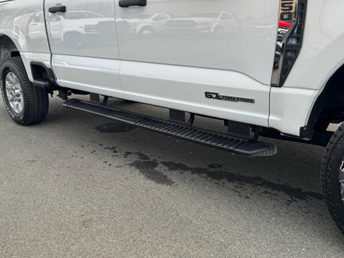 Used 2024 Ford F250 XLT w/ FX4 Off-Road Package image 12