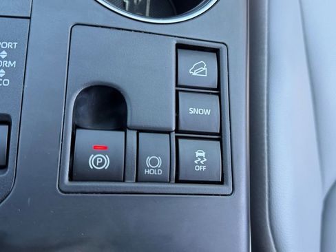 Used 2023 Toyota Highlander XLE AWD/4WD image 31