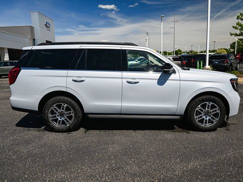Used 2025 Ford Expedition Active AWD/4WD image 3