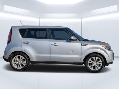 Used 2015 Kia Soul + FWD image 2