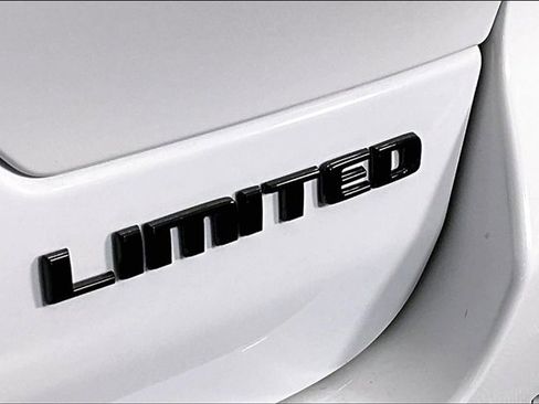 New 2025 Jeep Grand Cherokee Limited w/ Black Appearance Package image 9