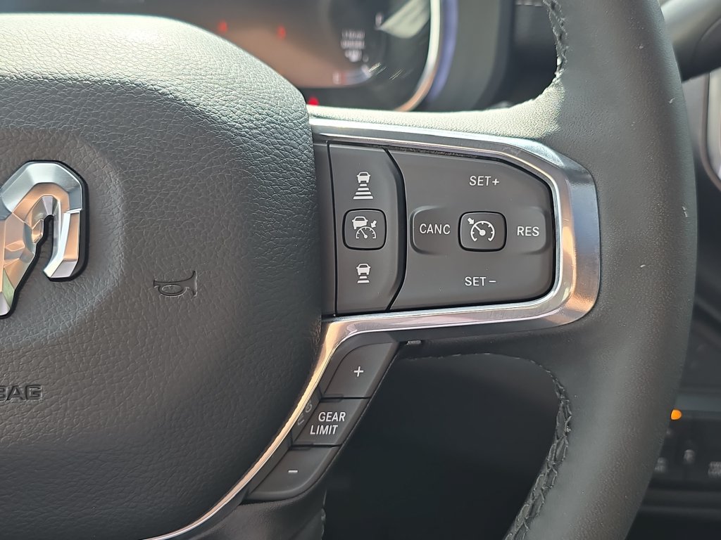 Used 2025 RAM 2500 Laramie AWD/4WD image 25