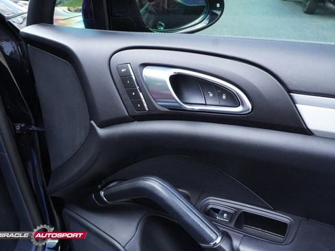 Used 2018 Porsche Cayenne GTS image 29