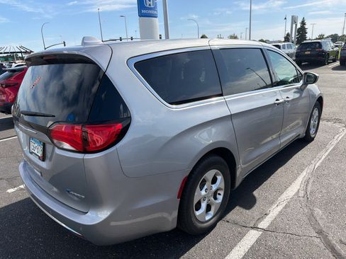 Used 2018 Chrysler Pacifica Touring Plus FWD image 15