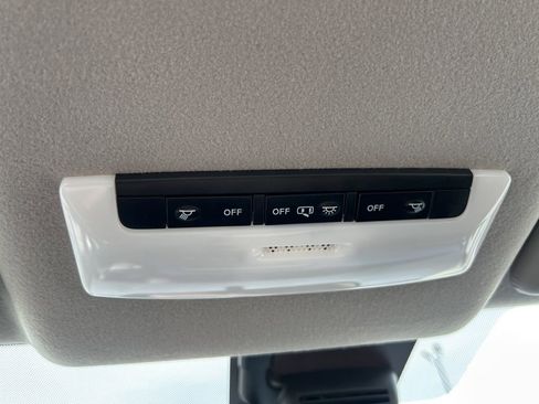 Used 2025 Nissan Versa SV FWD image 24