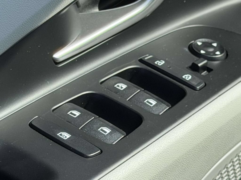 Certified 2025 Hyundai Elantra Limited FWD image 18