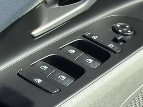 Certified 2025 Hyundai Elantra Limited FWD image 18