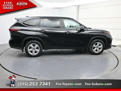 Used 2023 Toyota Highlander LE AWD/4WD image 16