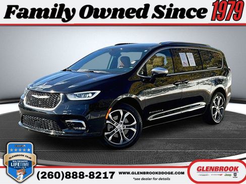 Used 2024 Chrysler Pacifica Pinnacle image 1