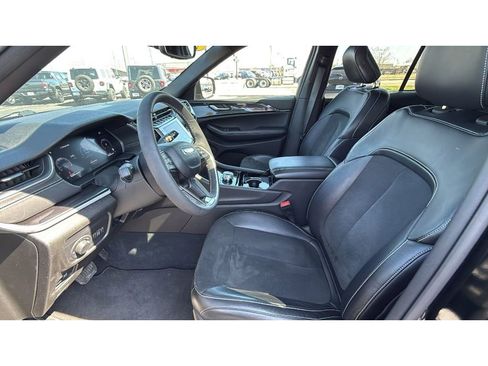 Used 2023 Jeep Grand Cherokee Altitude AWD/4WD image 25