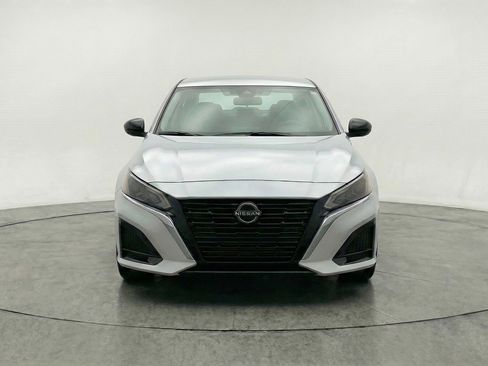 Used 2025 Nissan Altima 2.5 SV image 2