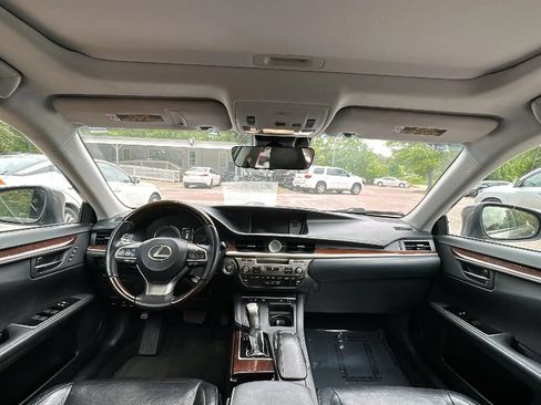 Used 2017 Lexus ES 350 w/ Luxury Package FWD image 7