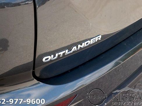Used 2024 Mitsubishi Outlander AWD image 9