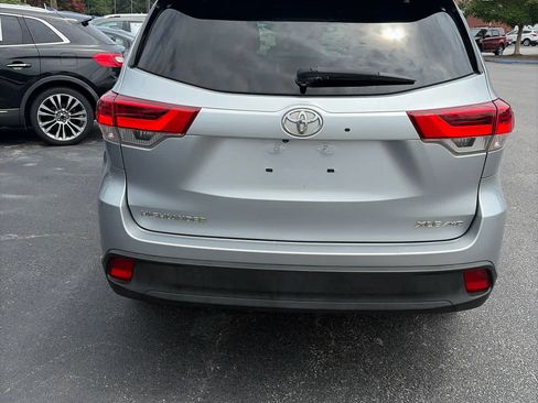 Used 2017 Toyota Highlander XLE AWD/4WD image 7