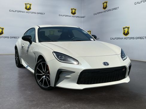 Used 2022 Toyota GR86 w/ ALL Weather Mat Package (TMS) RWD image 3