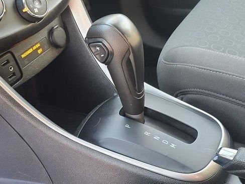 Used 2022 Chevrolet Trax LS w/ Tint and Cruise Package image 9