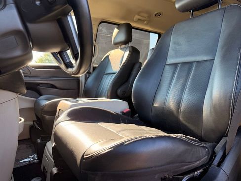 Used 2012 Chrysler Town & Country Touring w/ Entertainment Group #1 FWD image 2