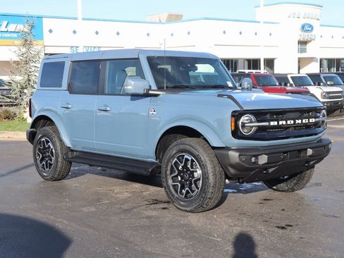 New 2025 Ford Bronco Outer Banks image 1