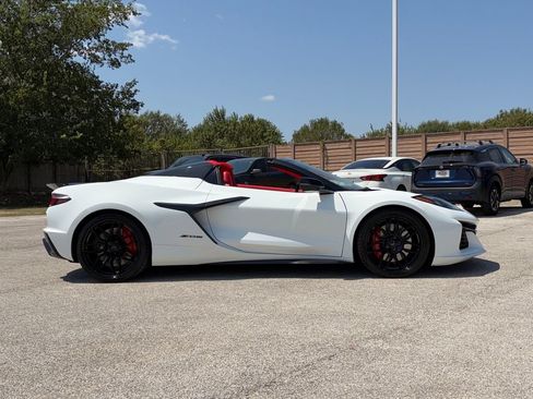Used 2025 Chevrolet Corvette Z06 RWD image 4