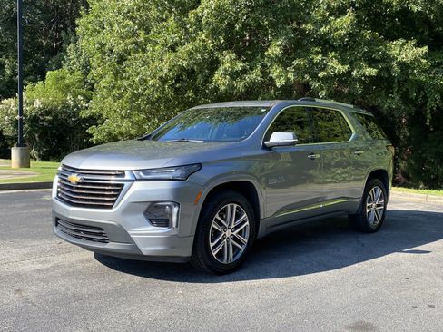 Used 2023 Chevrolet Traverse High Country FWD image 5