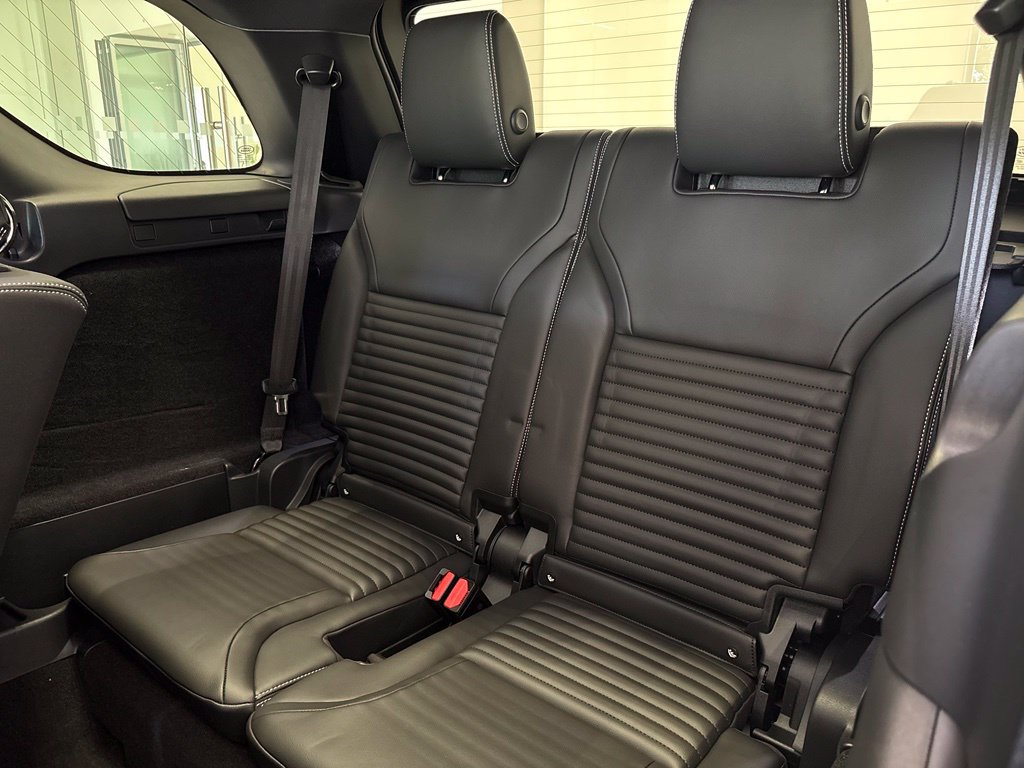 New 2026 Land Rover Discovery S AWD/4WD image 18