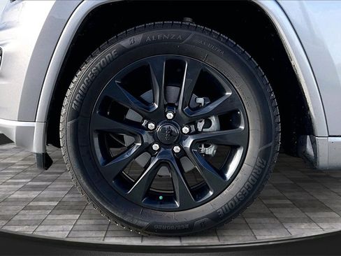 Used 2019 Jeep Grand Cherokee Altitude image 10