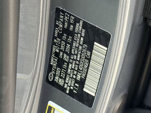 Used 2025 Hyundai Elantra SE FWD image 29