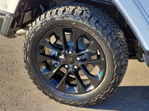 Used 2023 Jeep Wrangler Sahara image 9