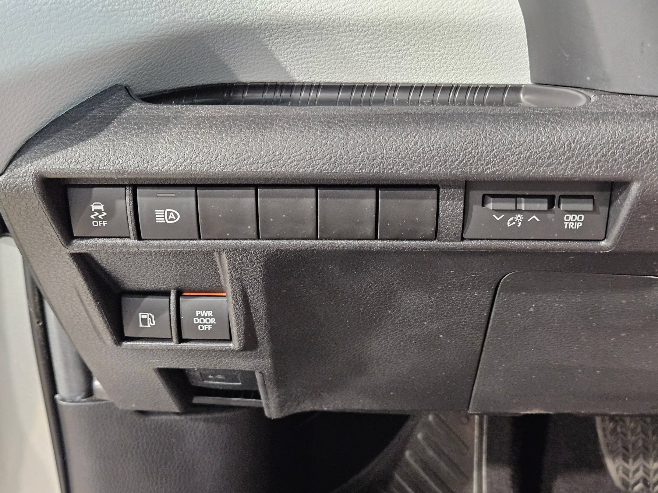 Used 2025 Toyota Sienna LE FWD image 25