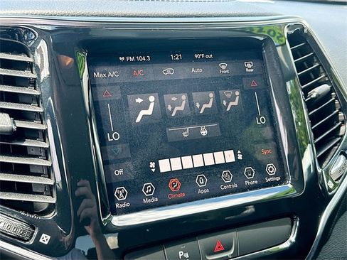 Used 2019 Jeep Cherokee Limited image 14