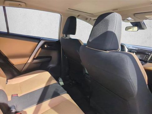 Used 2018 Toyota RAV4 XLE FWD image 19