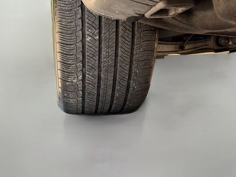 Used 2023 Porsche Macan Turbo AWD/4WD image 43
