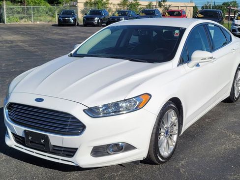 Used 2015 Ford Fusion SE w/ Equipment Group 202A FWD image 3