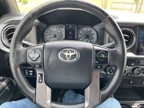 Used 2017 Toyota Tacoma TRD Off-Road w/ Tow Package (A/T) AWD/4WD image 95
