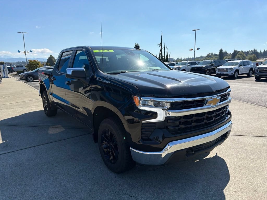 Used 2025 Chevrolet Silverado 1500 LT AWD/4WD image 8