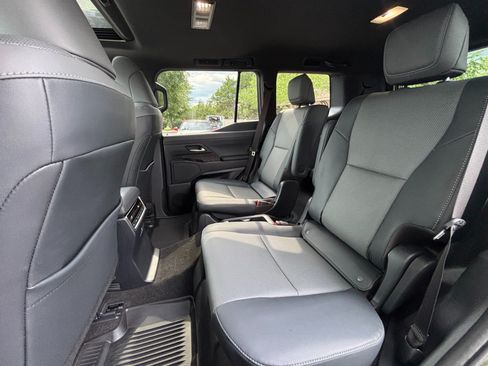 Used 2025 Lexus GX 550 w/ Accessory Package (2T) AWD/4WD image 22