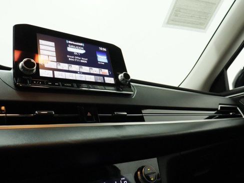 Used 2024 Mitsubishi Outlander ES FWD image 16