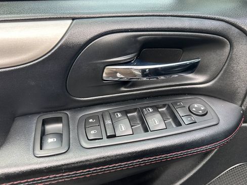 Used 2017 Dodge Grand Caravan GT FWD image 11