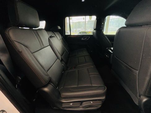 Used 2021 Chevrolet Suburban RST AWD/4WD image 38