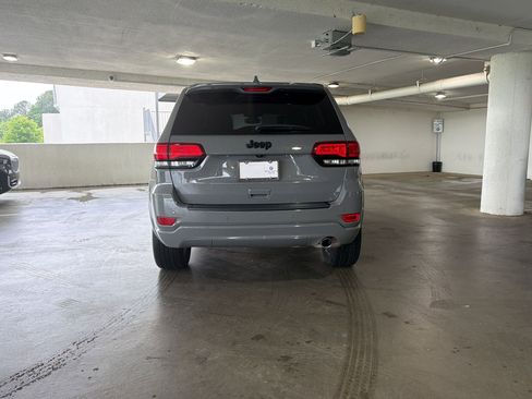 Used 2022 Jeep Grand Cherokee Laredo X RWD image 9