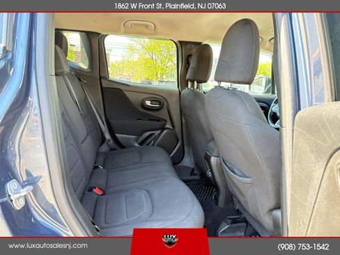 Used 2021 Jeep Renegade Latitude w/ Convenience Group AWD/4WD image 35
