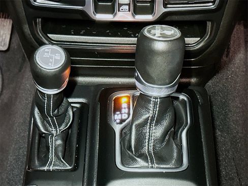 Used 2023 Jeep Wrangler Unlimited Sahara w/ Cold Weather Group image 32